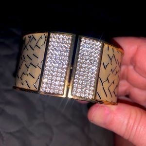 Gorgeous women’s cuff Bracelet
